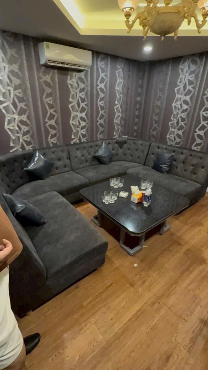 Bàn ghế quán bar thanh lý