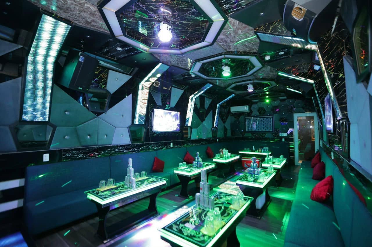 Thanh lý quán karaoke